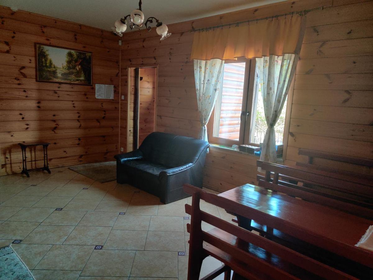 Cztery Pory Roku Pension Białowieża Buitenkant foto