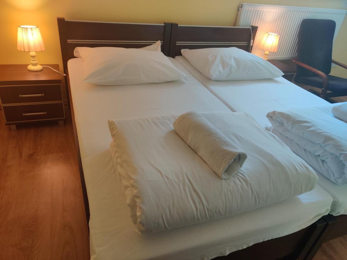 Cztery Pory Roku Pension Białowieża Buitenkant foto