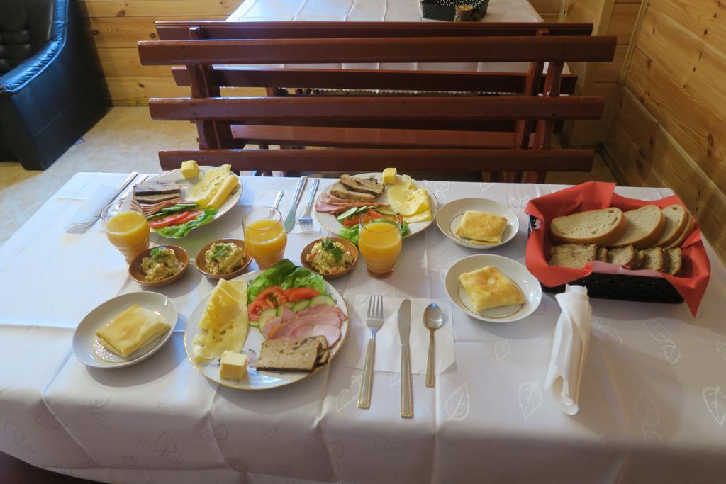 Cztery Pory Roku Pension Białowieża Buitenkant foto